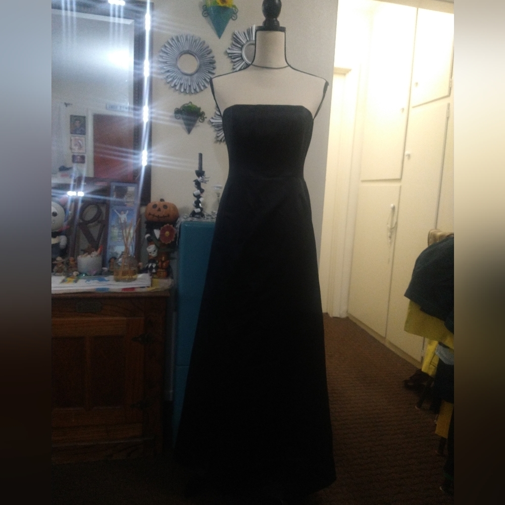 Long Sleeveless Ann Taylor Gown